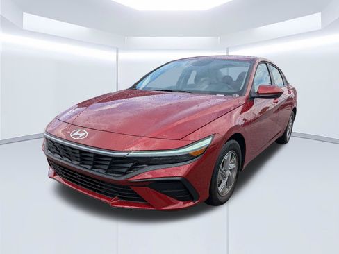 Certified 2026 Hyundai Elantra SE FWD image 8