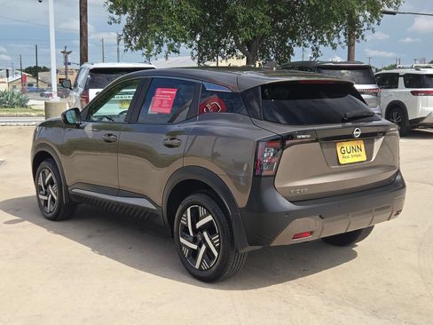 Used 2025 Nissan Kicks SV FWD image 5