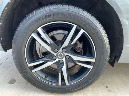 Used 2018 Volvo XC60 T6 R-Design w/ Advanced Package image 16