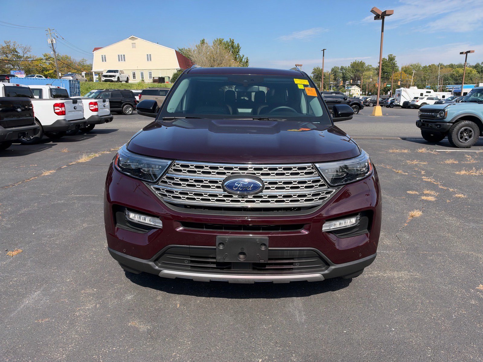 Used 2023 Ford Explorer Limited w/ Limited Technology Package AWD/4WD image 2