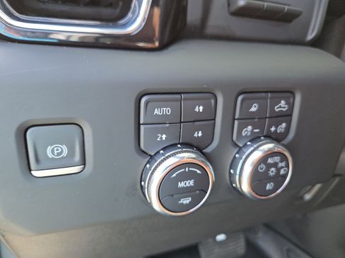 Used 2024 GMC Sierra 2500 Denali Ultimate AWD/4WD image 6