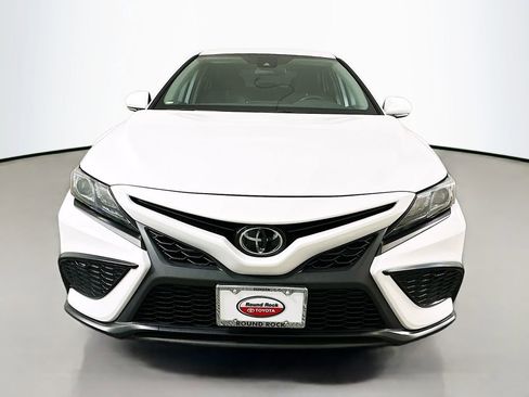 Certified 2022 Toyota Camry SE image 2