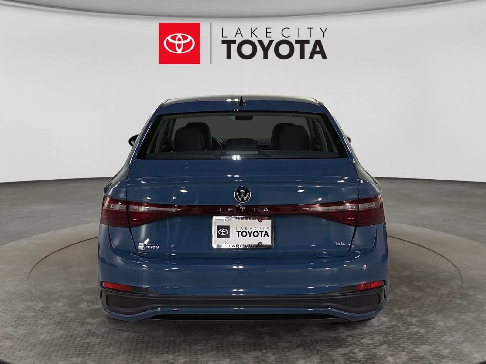 Used 2025 Volkswagen Jetta SE FWD image 7