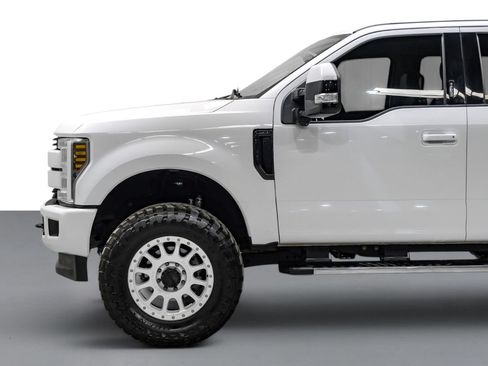 Used 2019 Ford F250 Lariat w/ Lariat Value Package AWD/4WD image 10