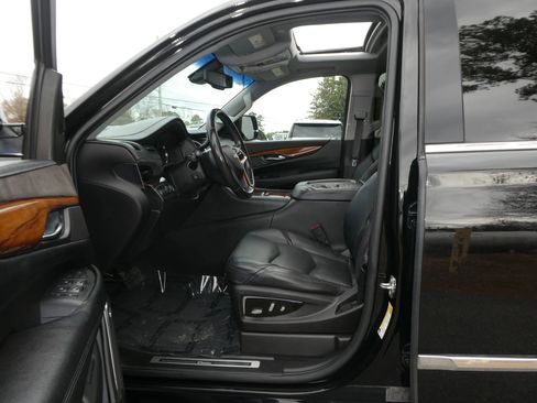 Used 2016 Cadillac Escalade Luxury image 14