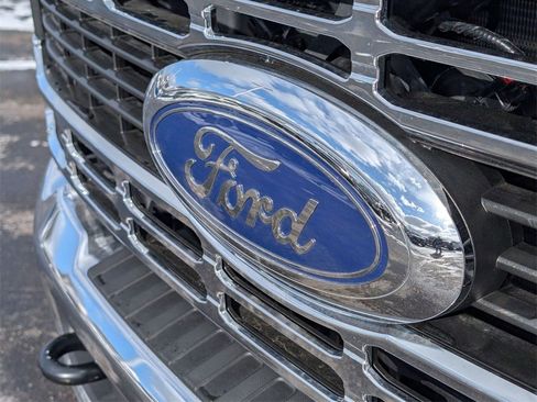 Used 2025 Ford F350 XLT image 12