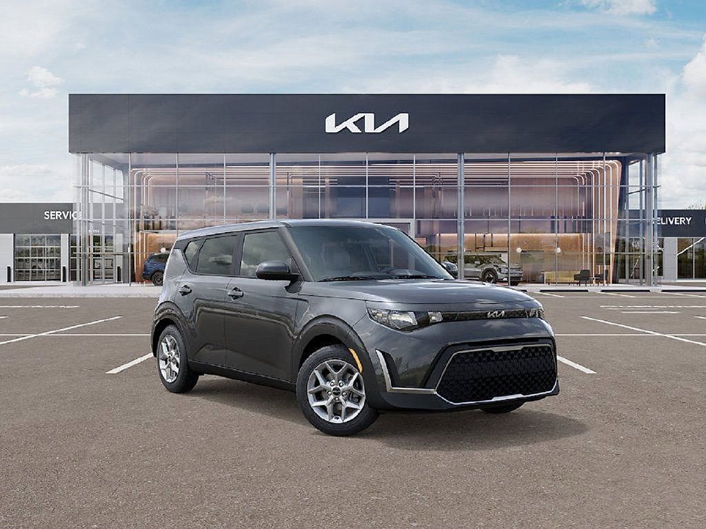 Used 2025 Kia Soul LX w/ LX Technology Package FWD image 8