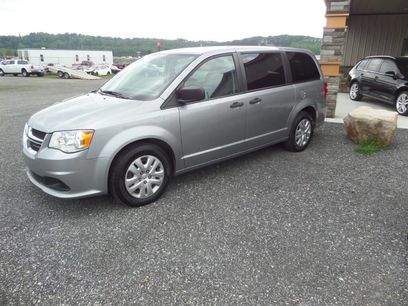 Used 2019 Dodge Grand Caravan SE w/ UConnect Hands-Free Group