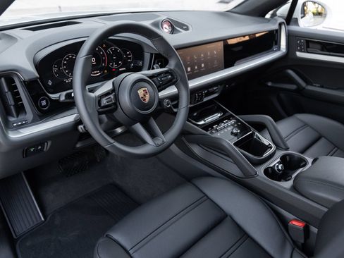 Certified 2026 Porsche Cayenne Coupe AWD/4WD image 4