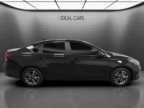 Used 2023 Kia Forte LXS FWD image 4