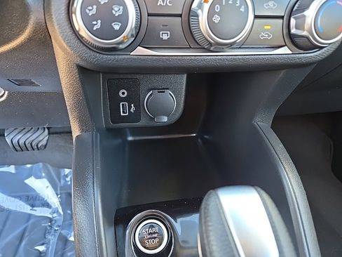 Used 2021 Nissan Kicks S image 31