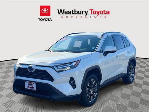 Certified 2022 Toyota RAV4 XLE Premium AWD/4WD image 5
