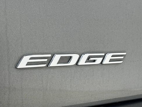 Used 2017 Ford Edge Titanium w/ Equipment Group 301A AWD/4WD image 41