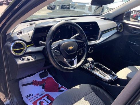 Used 2025 Chevrolet Trax LT w/ Driver Confidence Package FWD image 13