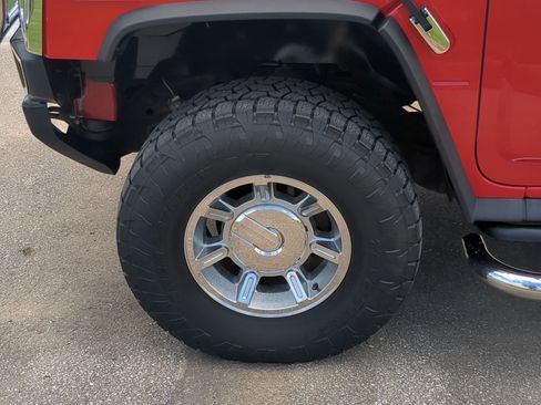 Used 2005 HUMMER H2 SUT w/ Preferred Equipment Group AWD/4WD image 10