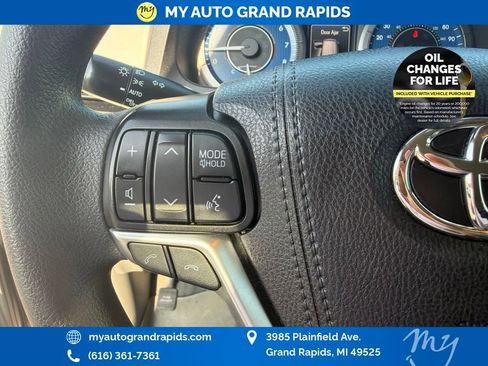 Used 2020 Toyota Sienna LE w/ Carpet Mat Package FWD image 6
