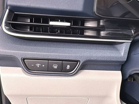 New 2026 Kia Carnival EX FWD image 33