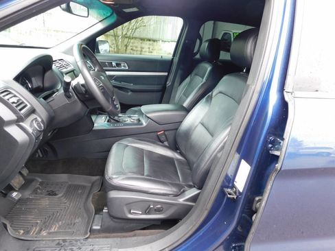 Used 2016 Ford Explorer XLT w/ Equipment Group 202A image 9