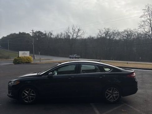 Used 2016 Ford Fusion SE w/ Equipment Group 202A image 1