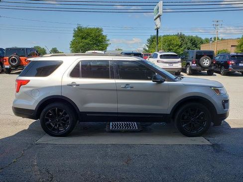 Used 2019 Ford Explorer XLT w/ Equipment Group 202A AWD/4WD image 7