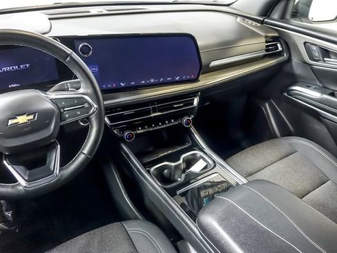 Used 2024 Chevrolet Traverse LT image 18