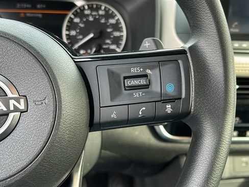 Used 2022 Nissan Rogue SV image 15