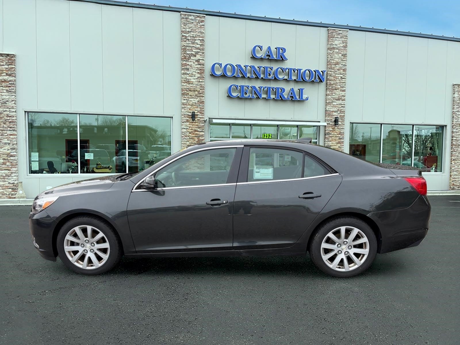 Used 2015 Chevrolet Malibu LT FWD image 2