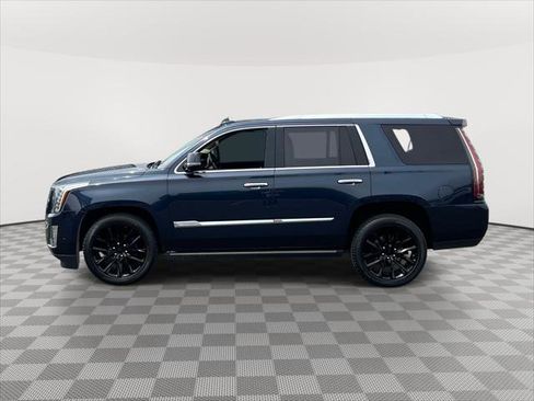 Used 2018 Cadillac Escalade Premium Luxury AWD/4WD image 4