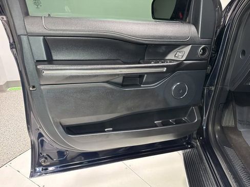 Used 2021 Ford Expedition XLT image 11