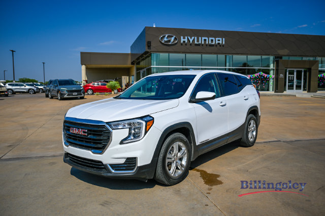 Used 2024 GMC Terrain SLE FWD image 1