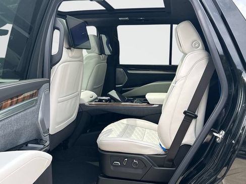 New 2026 Cadillac Escalade Platinum Luxury AWD/4WD image 11