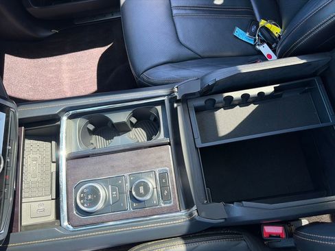 Used 2022 Ford Expedition Platinum AWD/4WD image 32