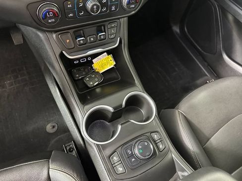 Used 2020 GMC Terrain SLT w/ Preferred Package AWD/4WD image 24