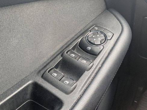 Used 2018 Ford Edge SE image 19