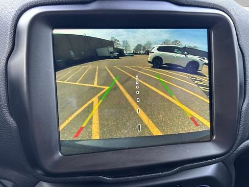 Certified 2023 Jeep Renegade Latitude w/ Premium Group AWD/4WD image 31