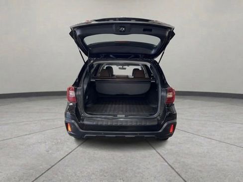 Used 2018 Subaru Outback 3.6R Touring w/ Popular Package #3 image 9