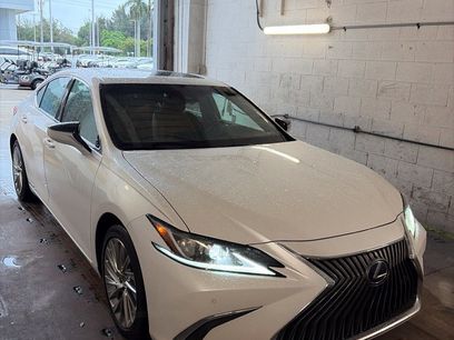 Used 2021 Lexus ES 300h w/ Accessory Package