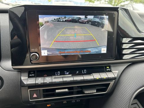 Used 2025 Toyota Camry SE AWD/4WD image 28