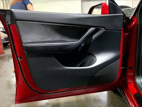 Used 2021 Tesla Model Y Long Range image 21