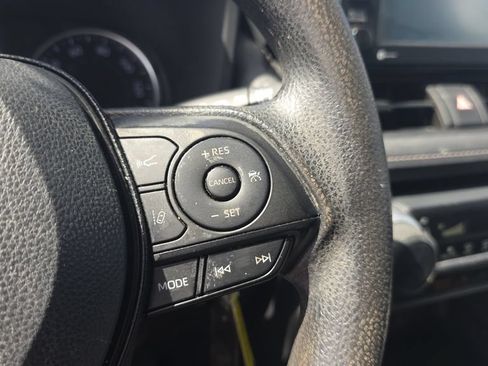 Used 2022 Toyota RAV4 LE FWD image 20