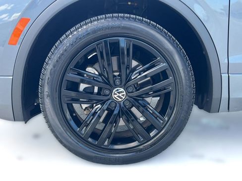 Used 2022 Volkswagen Tiguan SE R-Line image 12