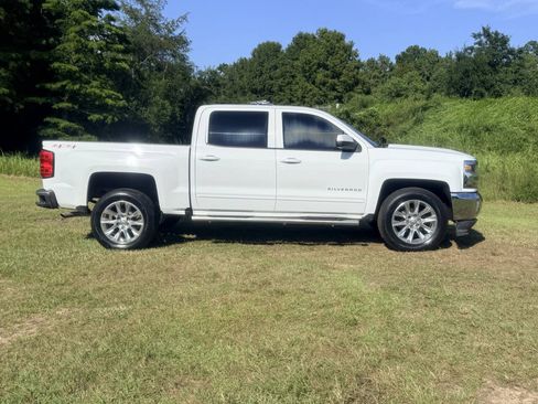 Used 2017 Chevrolet Silverado 1500 LT w/ LT Convenience Package AWD/4WD image 7