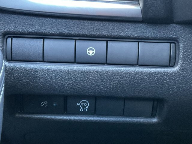Used 2023 Nissan Rogue SV AWD/4WD image 32