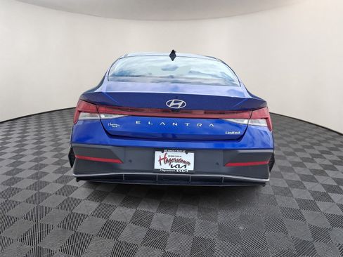Used 2024 Hyundai Elantra Limited FWD image 5