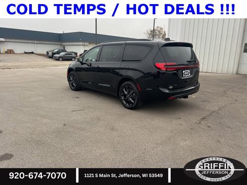 New 2026 Chrysler Pacifica Limited w/ S Appearance Package image 14