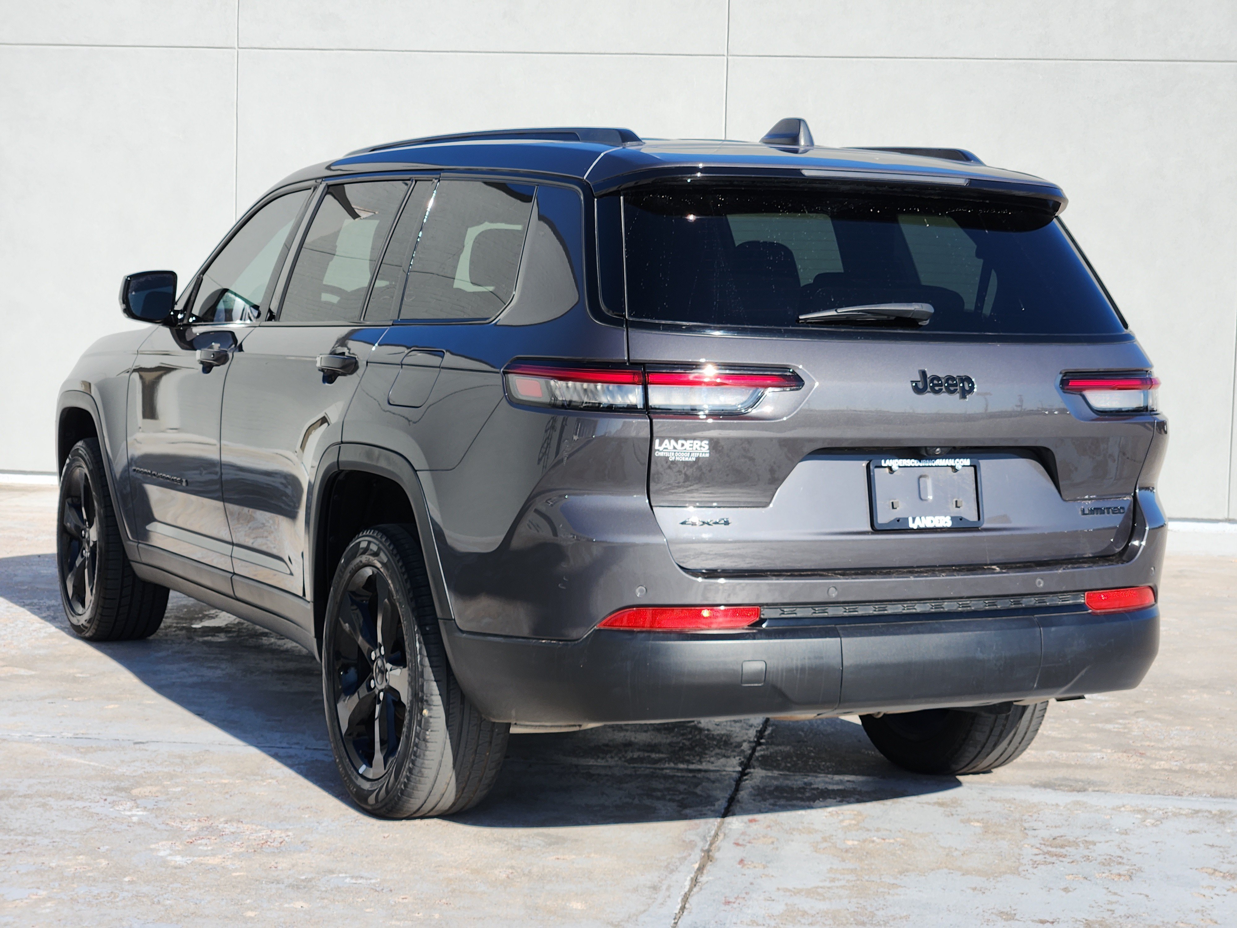 Used 2024 Jeep Grand Cherokee L Limited w/ Black Appearance Package AWD/4WD image 6