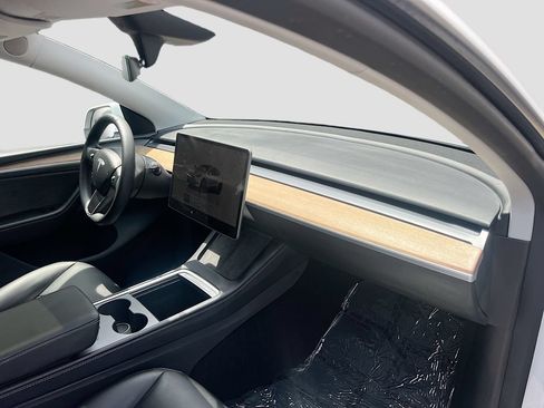 Used 2024 Tesla Model Y Long Range RWD image 30