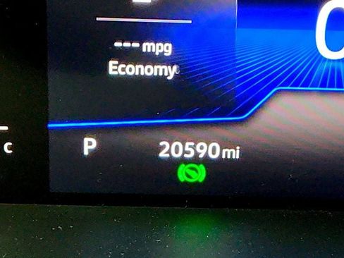 Used 2023 Volkswagen Taos SE w/ Panoramic Sunroof Package image 16