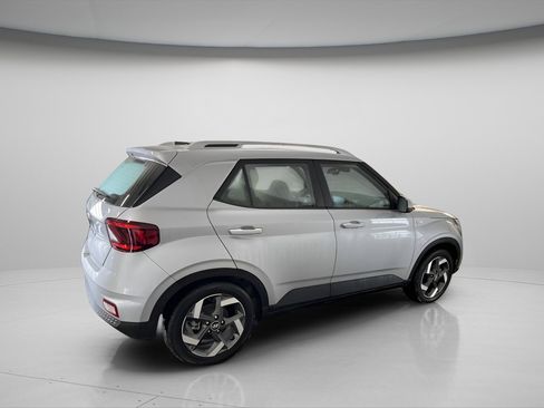 Used 2023 Hyundai Venue SEL w/ Cargo Package FWD image 4