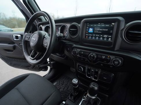 Used 2022 Jeep Wrangler Unlimited Sport image 32